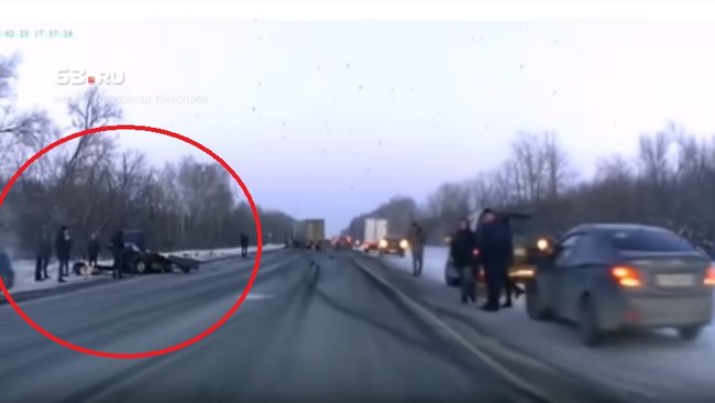 В Самарской области в ДТП разорвало легковушку из Бугуруслана