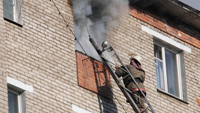 В Бузулуке при пожаре в жилом доме спасены два человека