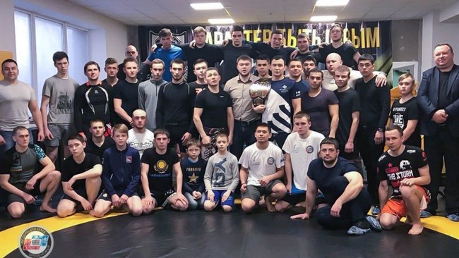 Борец ММА провел тренировку для бузулукских борцов