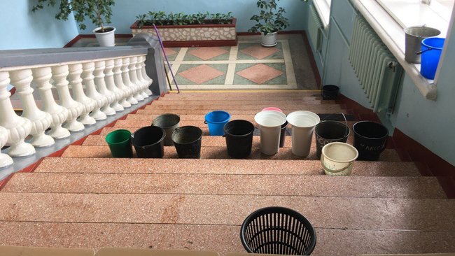 В бузулукской школе с приходом весны протекла крыша