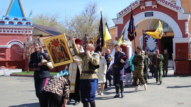 По улицам Бузулука шел крестный ход 