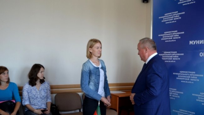 В Бузулукском районе сиротам вручили ключи от новых квартир