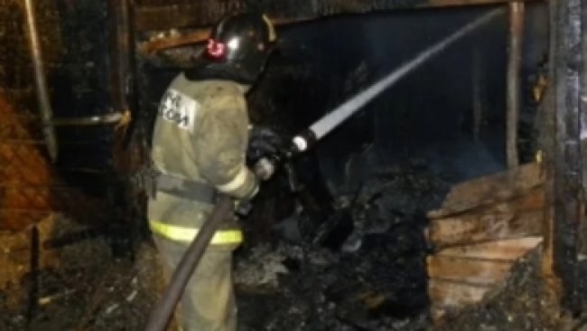 В Бузулукском районе неизвестные стали виновниками пожара в сарае 