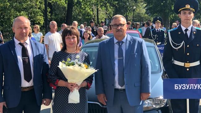 Преподаватель из Бузулука получила в подарок автомобиль