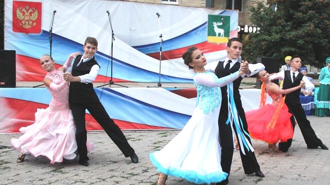 Как Бузулук отметил День российского флага