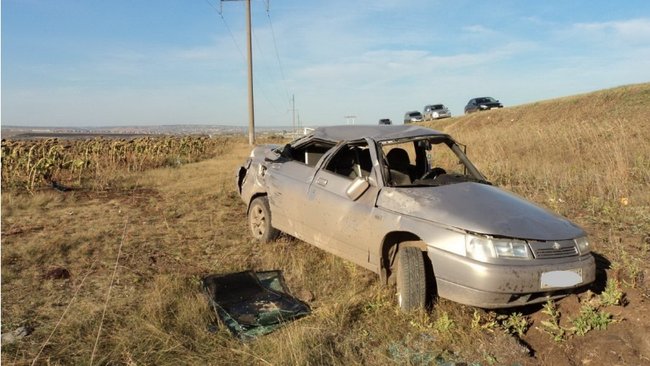 В Бузулукском районе ВАЗ перевернулся после столкновения с КамАЗом