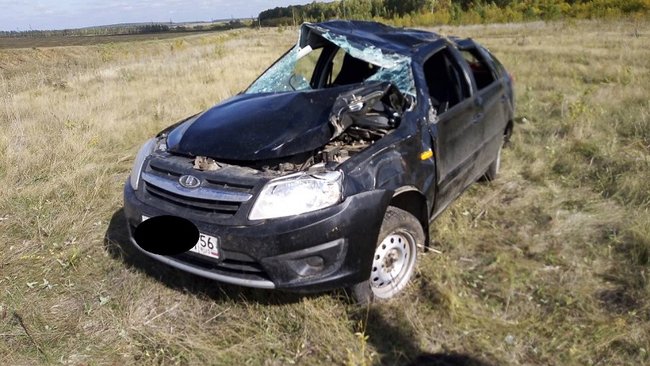 Под Бугурусланом перевернулась легковушка