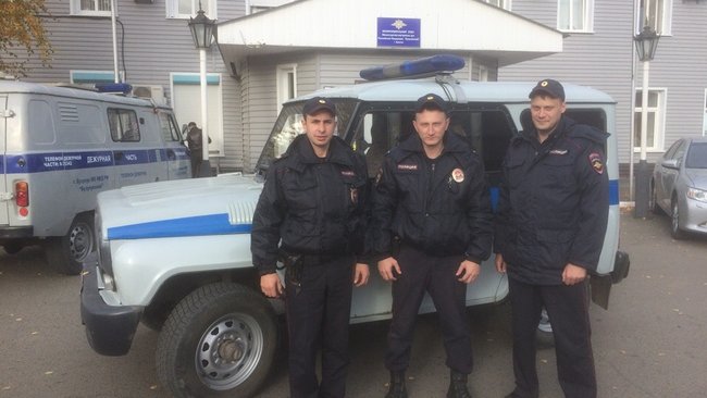 В Бузулуке полицейские спасли человека из горящего дома