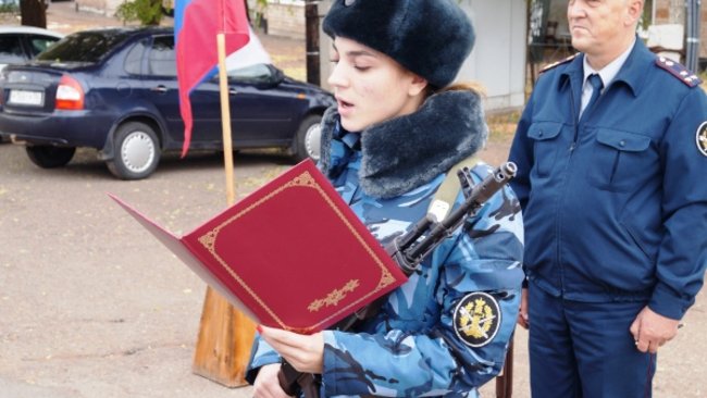 В Бузулукской ИК-2 молодые сотрудники приняли присягу