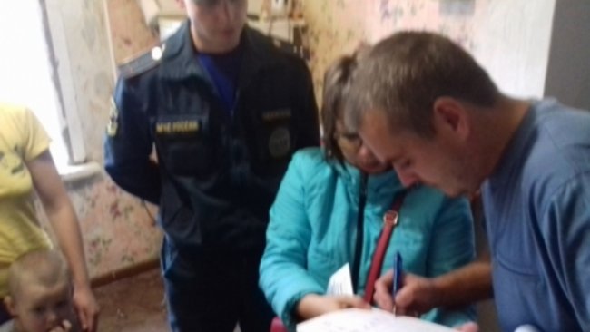 В Бузулуке продолжаются уроки по пожарной безопасности в семьях группы риска