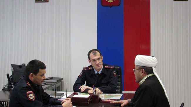 В Бузулуке полицейские провели встречу с представителем традиционной конфессии 