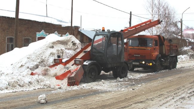 В Бузулуке продолжается работа по борьбе со снегом