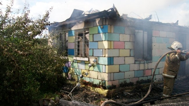 В Бузулукском районе огонь уничтожил баню