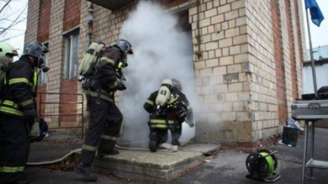 В Бузулуке пожарные прошли тренировку в дымокамере