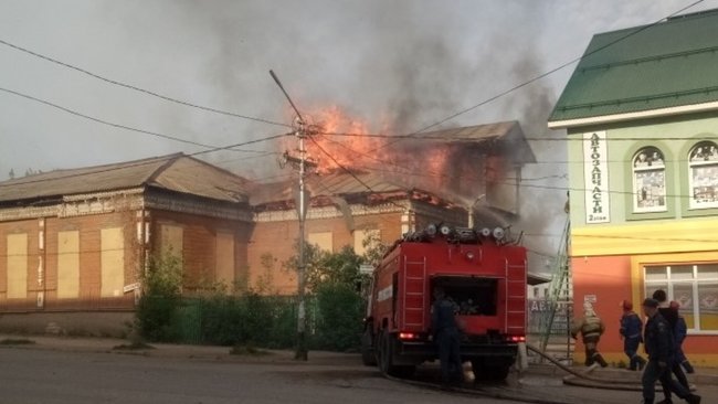 В центре Бугуруслана сгорело историческое здание