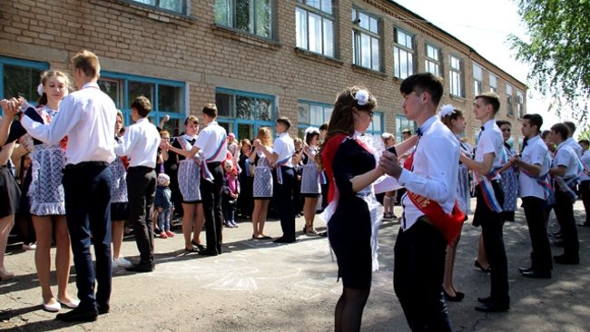 Вчера во всех школах Бузулука прозвенел последний звонок