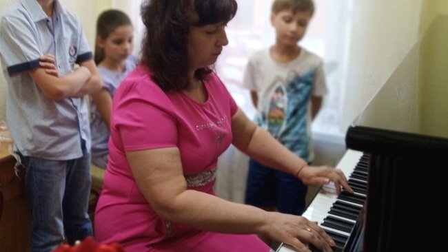 В Бузулуке Детская музыкальная школа им. Ф.И. Шаляпина получила новое фортепиано