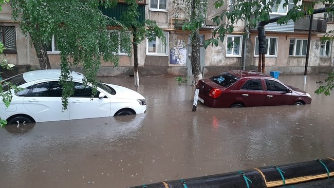 Пока на востоке области тушили пожары, Бузулук заливало дождем