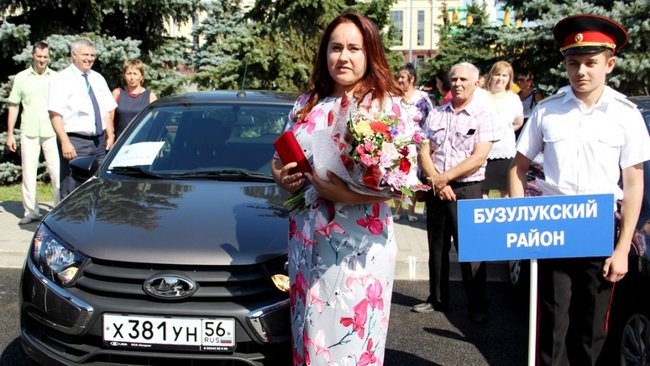 Преподаватель русского языка и литературы Бузулукского района получила автомобиль