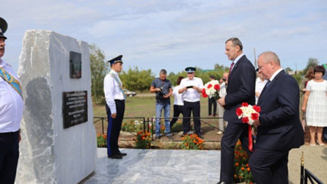 В Бузулукском районе открыт мраморный памятный знак