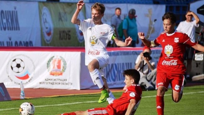 На всероссийских соревнованиях по футболку Оренбуржье представила бузулукская команда