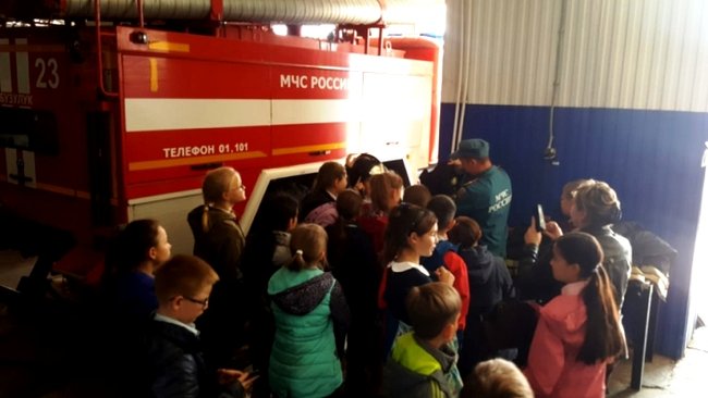 Бузулукские школьники побывали на экскурсии в пожарной части