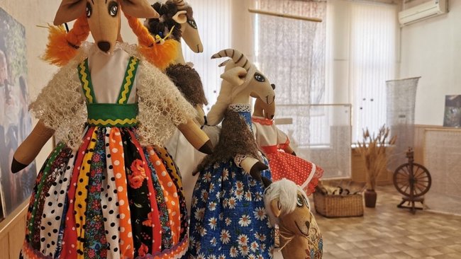 В Бузулукском музее проходит выставка «Оренбургский пуховый платок»