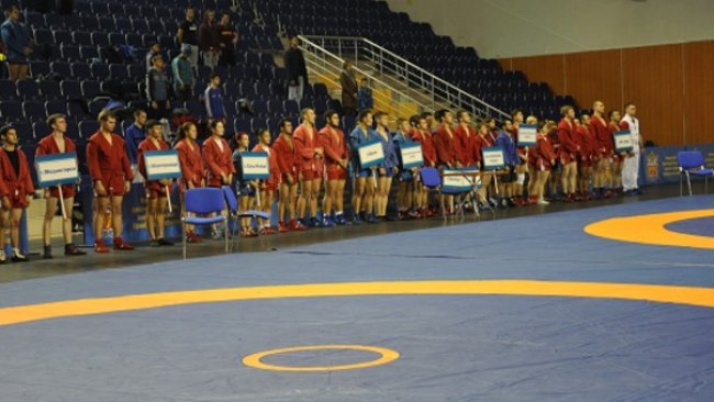 Бузулукские спортсмены завоевали 16 наград чемпионата области по самбо