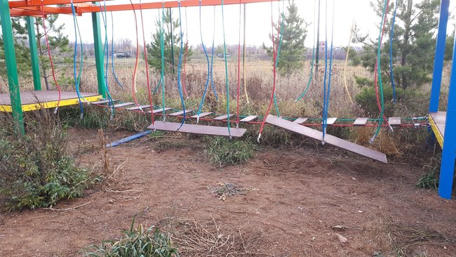 Еще не открытую детскую площадку разгромили в Бузулуке