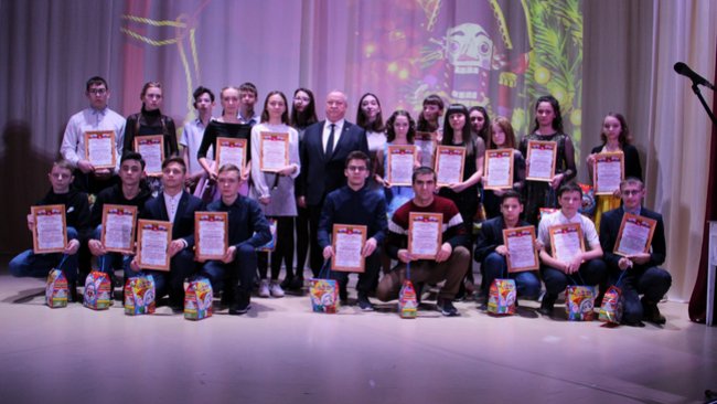 В Бузулукском районе прошли новогодние елки для одаренных детей