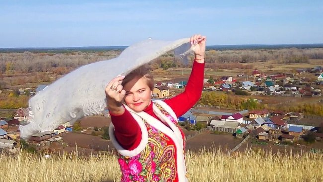 Бузулучане фотографируются в пуховых платках