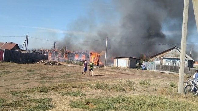 Многодетная семья погорельцев из Колтубановского до сих пор не решила жилищный вопрос