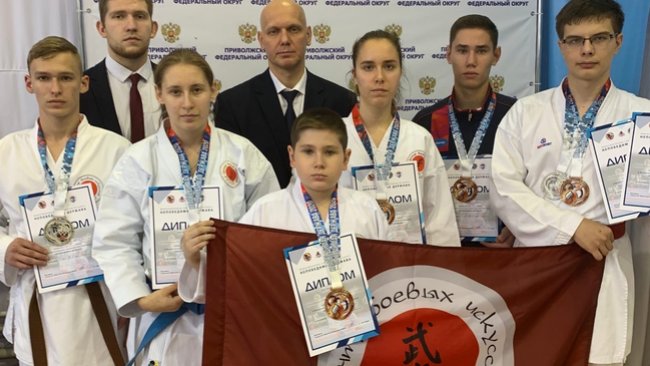 Бузулукские каратисты завоевали 9 медалей на межрегиональных соревнованиях 