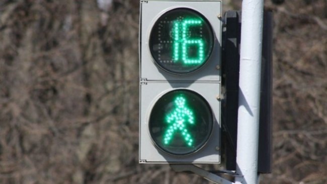 На проспекте Новом начали работу два пешеходных светофора