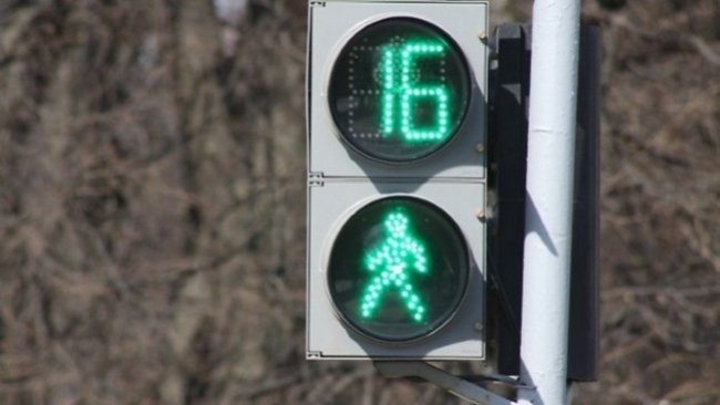 На проспекте Новом начали работу два пешеходных светофора