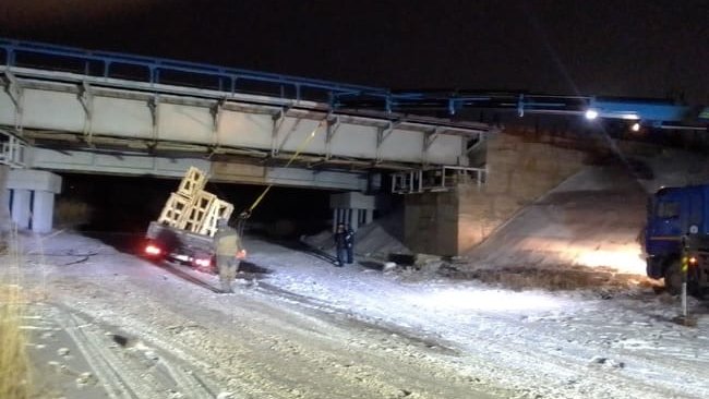 Бузулучане вызволяли провалившихся под лед 