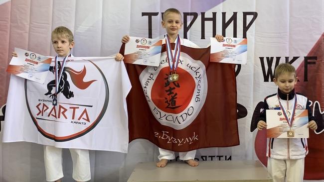 Бузулукские каратисты завоевали пять медалей на межрегиональном турнире