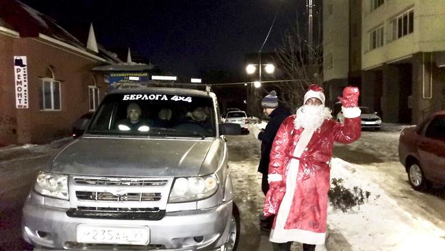 К маленьким бузулучанам Деды Морозы ехали на внедорожниках 