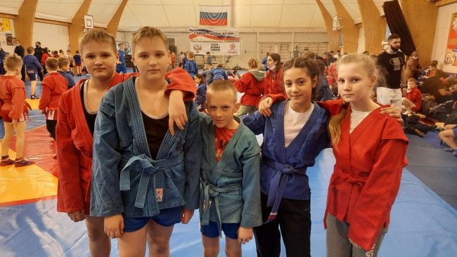 Три медали привезли из Самары юные бузулукские самбисты 