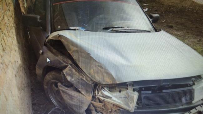 В Бузулуке житель соседнего района на автомобиле врезался в стену 