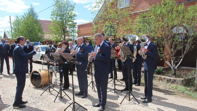 Выступление духового оркестра понравилось бузулукским фронтовикам