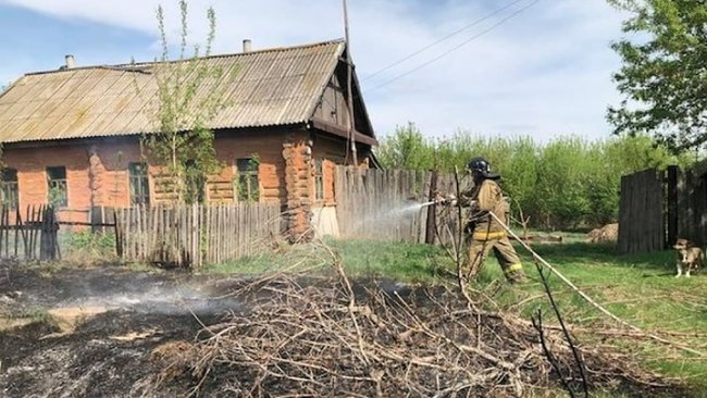 В Бузулукском районе степной пожар едва не перекинулся на дома 
