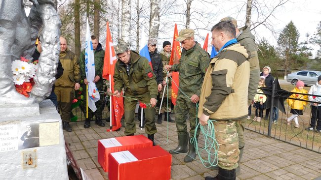 Останки бойца ВОВ из Палимовки, родных которого так и не нашли, захоронили в братской могиле