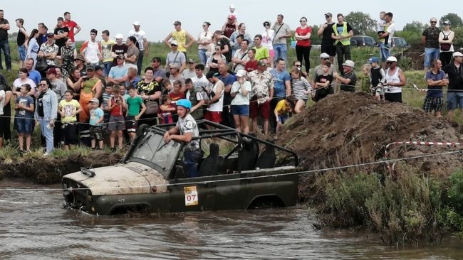 Соревнования внедорожников под Бузулуком собрали огромное количество зрителей
