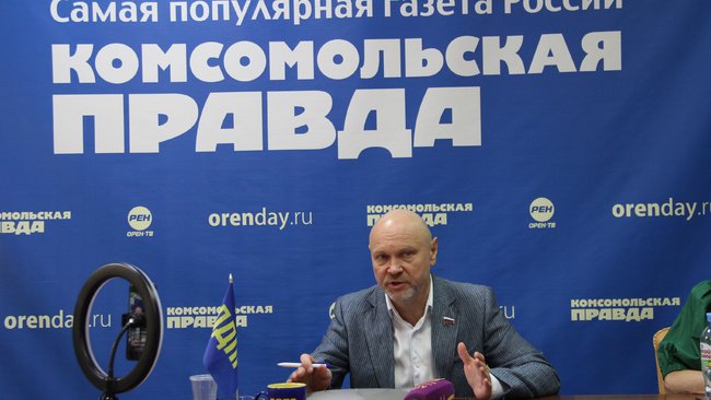 Сергей Катасонов провел прямую телефонную линию