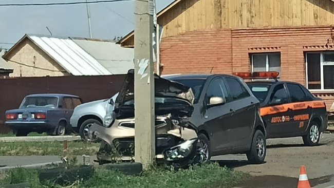 Бузулучанке пришлось направить свою машину в столб, чтобы 