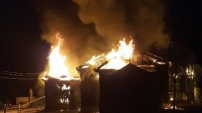 В Бузулукском районе сгорели сельский клуб и библиотека