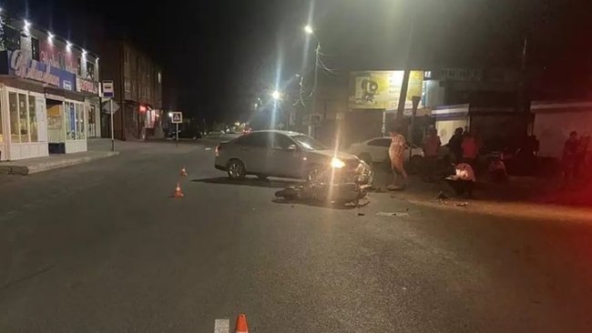 В Бузулуке столкнулись автомобиль и мотоцикл