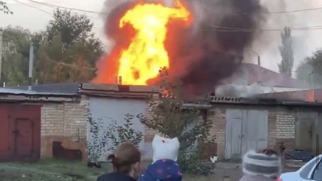 В Бузулуке на улице Красногвардейской горели гаражи