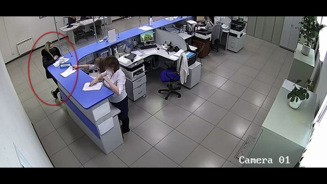 Женщина по поддельным паспортам забирала из банка деньги бузулучан
